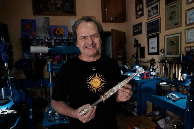 Dante Conti: No cobro los bastones de mando porque estudié en la escuela pública
