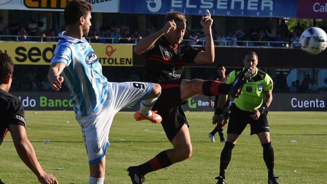 Colón volvió al triunfo ante Atlético de Rafaela, con goles de Conti y Sandoval