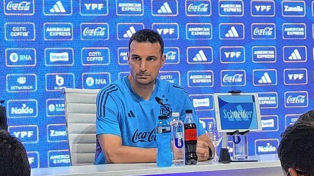Scaloni confirmó a Messi contra Uruguay y expresó que le&nbsp; genera mucha satisfacción enfrentar a Bielsa.