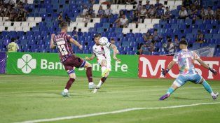 La más clara. El Colo Ramírez tuvo el empate, pero le pegó mal de cara al gol.