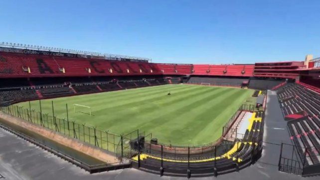El césped del Brigadier López, a pleno para el debut de Colón en la Primera Nacional
