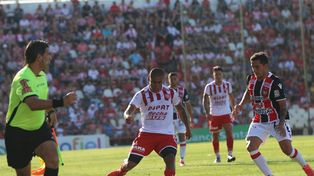 Unión dejó dos puntos en el camino y no pudo aprovechar la derrota del líder Boca