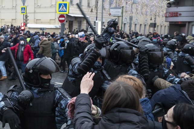La represión en Moscú. Hubo manfiestaciones de decenas de ciudades de toda Rusia