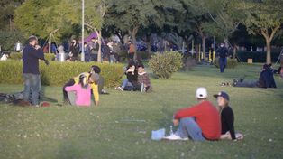 Perfil de víctimas. Los delincuentes se mueven de a dos o tres y eligen a parejas o amigos sentados en los espacios verdes.