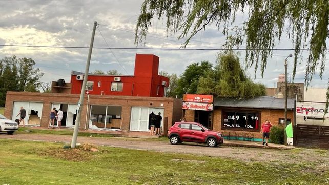 "Todo lo que daba al sur no se salvó". Tal fue el caso de estos comercios sobre la ex ruta 9. 