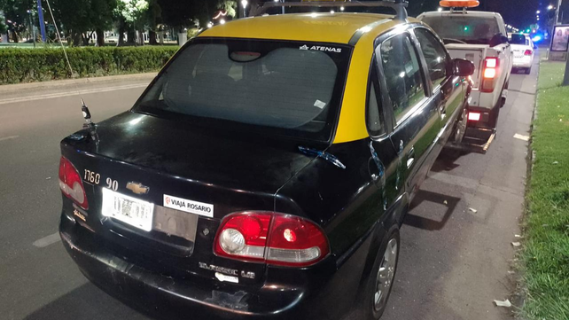 El taxi que fue remitido al corralón porque su chofer dio positivo de alcoholemia