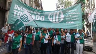 Los gremios santafesinos arriban a Buenos Aires para marchar contra las políticas del gobierno