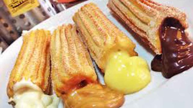 Te proponemos una receta ideal para días lluviosos: churros rellenos de dulce de leche