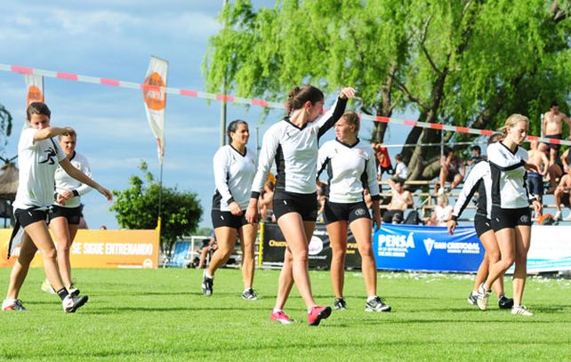 El equipo femenino de faustball del Círculo Alemán hizo historia pese a caer ante una potencia en la final del Mundial Interclubes. (Foto: Angel Amaya)