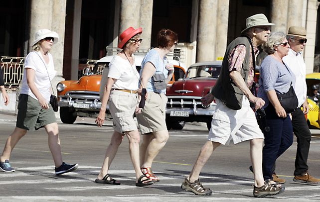 Los turistas quieren ir a Cuba antes de que pierda la impronta clásica de  la isla