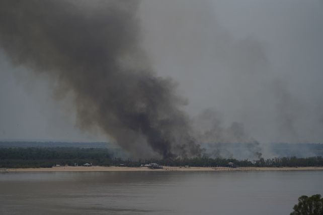 Humo imparable. El aire se tornó nuevamente irrespirable en Rosario y el malestar de los ciudadanos estalló en las redes.