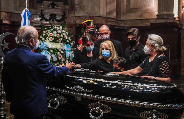La intimidad del velatorio de Carlos Menem en imágenes