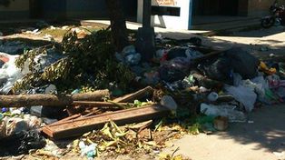 Vecinos denuncian un basural en la rotonda del Hipódromo