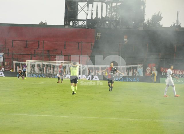 ¿Qué hay detrás del accionar violento de la barra de Colón que motivó la suspensión?