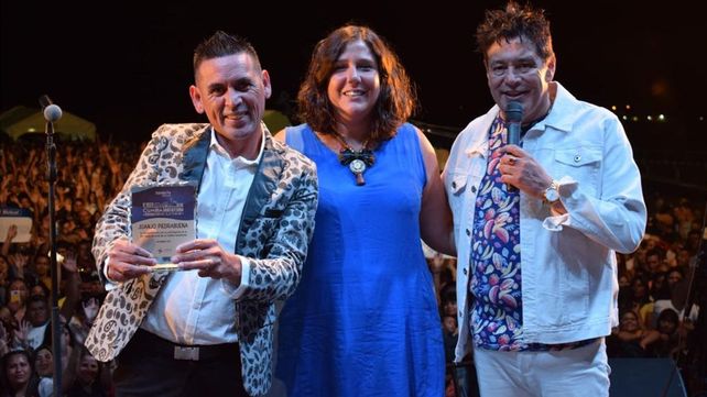 El cantante Juanjo Piedrabuena recibió una distinción durante la primera noche de la fiesta de la cumbia santafesina.