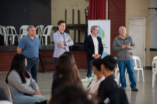 En primera instancia se avanzó con la confección de un curriculum vitae (CV)