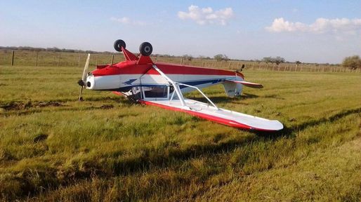 Cayó una avioneta al costado de la autopista Buenos Aires-La Plata