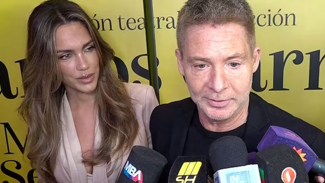 Adrián Suar asistió a la nueva obra de Guillermo Francella junto a Rocío Robles