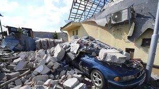 Confirman cuatro muertes en el derrumbe del edificio en Miami y ascienden a 159 los desaparecidos