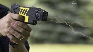 El Gobierno autorizó la importación de pistolas Taser para Buenos Aires
