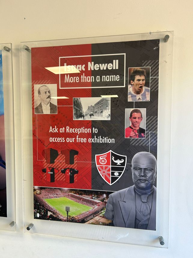 La exposición permanente de Isacc Newell/Newell's Old Boys en el Strood Sports Centre.