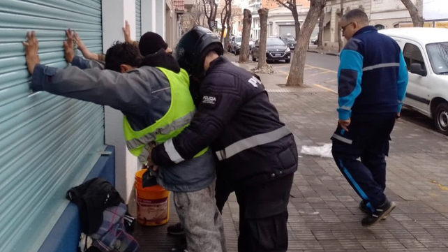 La presencia de cuidacoches en los eventos masivos sigue generando polémica 