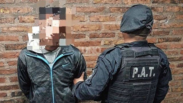 Rosario: una pareja de ladrones que asaltó a un taxista fue golpeada y robada por los vecinos Rosario: una pareja de ladrones que asaltó a un taxista fue golpeada y robada por los vecinos