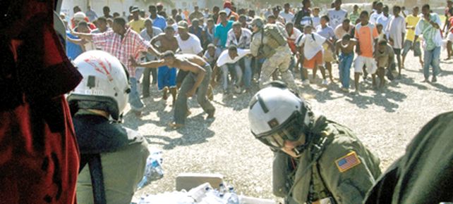 Exodo masivo en Puerto Pr&iacute;ncipe por las r&eacute;plicas y saqueos