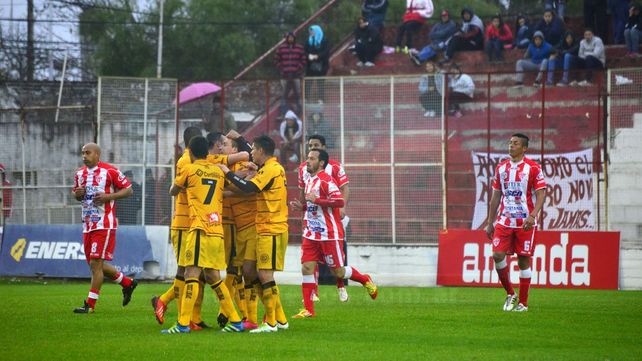 El Decano debutó con una derota ante Flandria como local