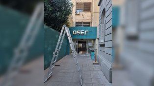 La sede central de la Obra Social de Entre Ríos (OSER) ya exhibe la nueva cartelera institucional que reemplaza a la de Iosper.