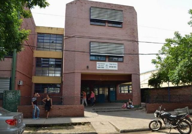 VIDEO: Filman a una pareja teniendo sexo en un colegio