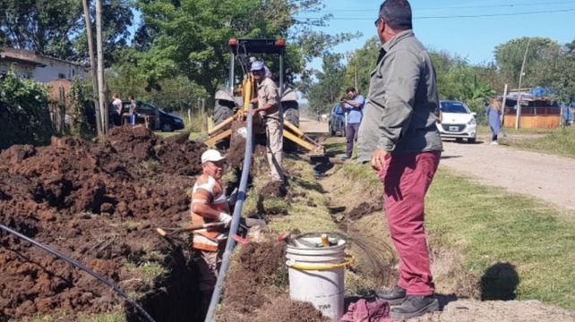 Se licitarán obras de agua potable para Los Hornos y las Adelinas Este y Oeste