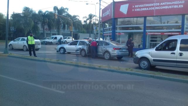 Video: cuádruple choque con lesionados y autos muy dañados