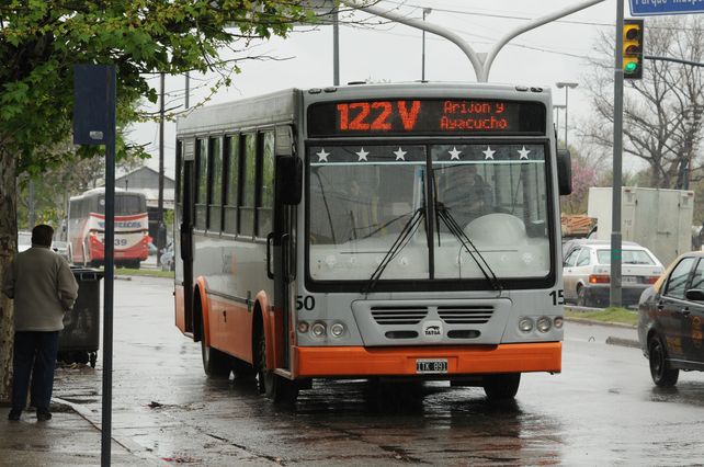 El punga fue detectado en un interno de la línea 122. (Foto de archivo)