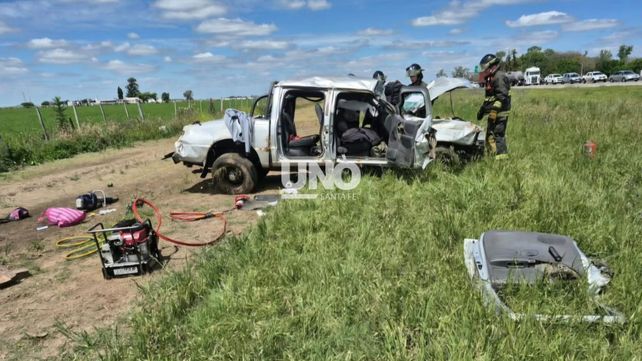 Doble fatalidad. Dos personas murieron y otras dos resultaron heridas en un vuelco en la ruta 34.