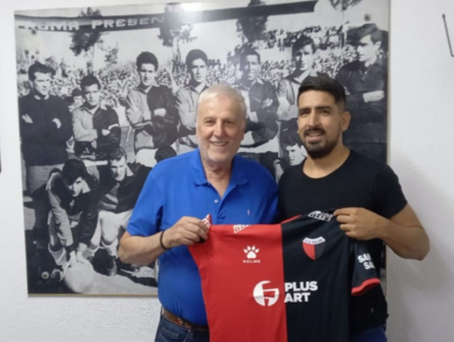 Colón oficializó la contratación de Lucas Viatri