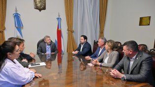Rogelio Frigerio firmó convenios con municipios que se sumaron al boleto estudiantil para primaria y secundaria.