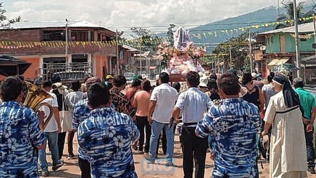 Fiesta de la Asunción de la Virgen. Es la patrona de la población Selva de Oro. El desarrollo de la festividad popular dura tres días. El sacerdote viaja para participar de la procesión