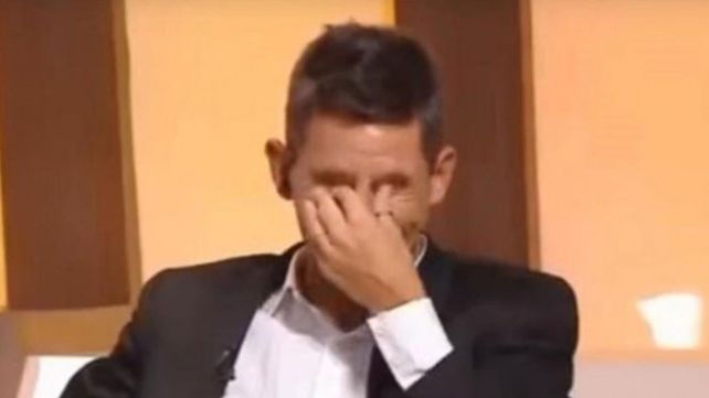 ¡Qué vergüenza! Periodista sufrió un incidente sonoro en vivo