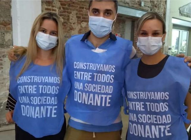Jóvenes voluntarios trabajaron durante la jornada en el apoyo logístico y técnico. Y además, difundieron la práctica.