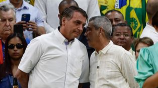 Bolsonaro está de campaña con vistas a las elecciones. Dijo que cuando a él lo apuñalaron hubo gente emocionada.