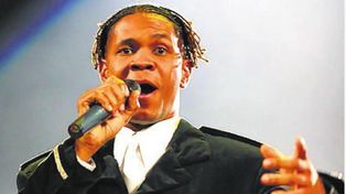 Un cantante culpa a Satanás por sus hits de los 90