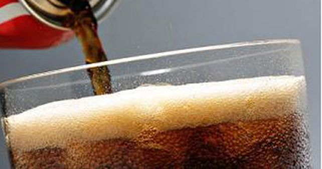 Beber demasiada gaseosa cola puede llevar a huesos d&eacute;biles y par&aacute;lisis severas