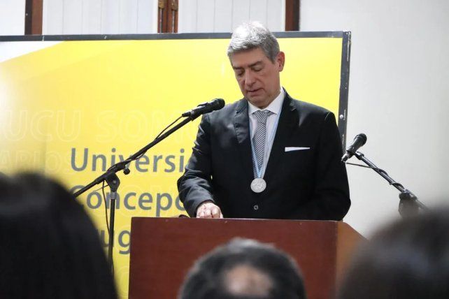 Rosatti recibió el título de doctor honoris causa en Concepción del Uruguay y llamó a buscar consensos Rosatti recibió el título de doctor honoris causa en Concepción del Uruguay y llamó a buscar consensos