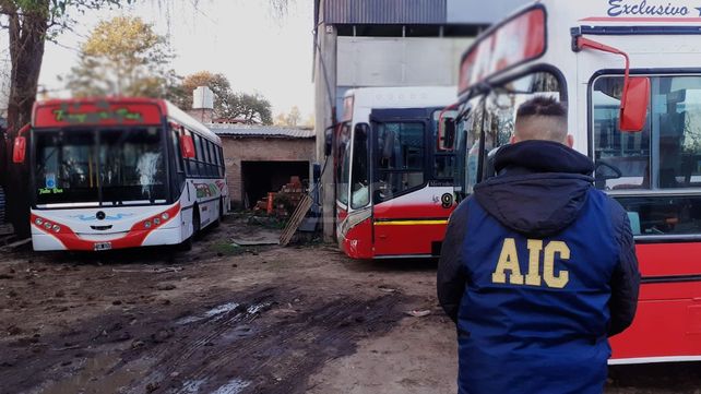 Los colectivos truchos transportaban a personas