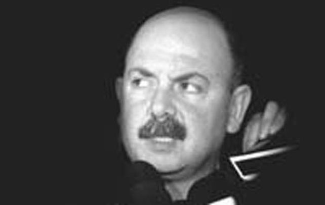Hasta las manos. El ex comisario Claudio Smith cayó con dólares truchos.