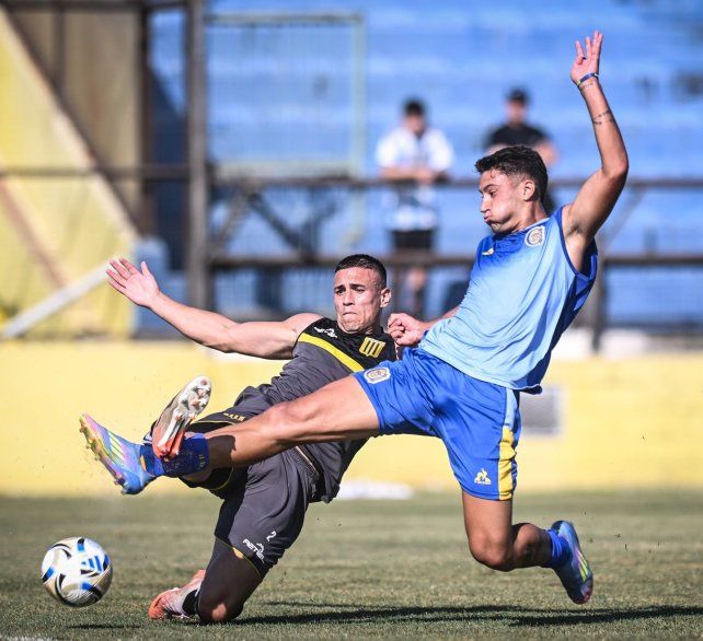 Alejo Veliz anotó un gol ante Almirante Brown en el amistoso de Central en Arroyo Seco.