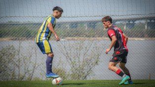 Giovanni Cantizano, 17 años, fue convocado por primera vez para el cotejo entre Central y Vélez.