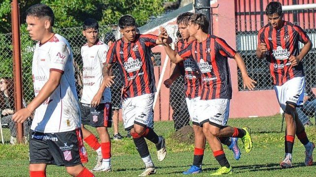 Patronato enfrentó a 9 de julio de Rafaela en el capítulo inicial. El Rojinegro cosechó tres victoria en seis categorías.