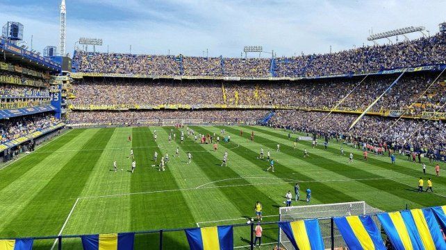 Boca y River durante la entrada en calor.